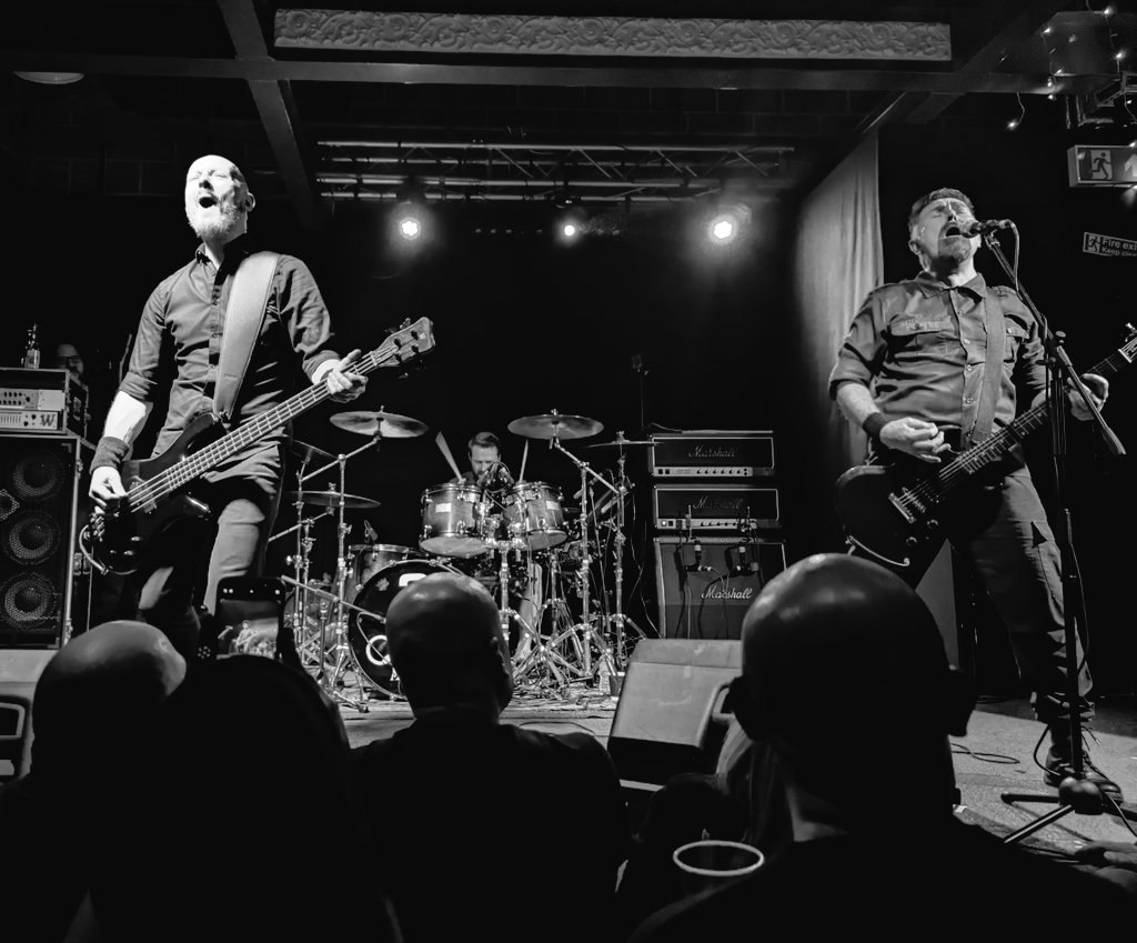 First time at <a href="/poprecsltd/">Pop Recs CIC</a> Sunderland, what a venue. Sound, energy &amp; charm from <a href="/therapyofficial/">THERAPY?</a> off the charts. And what's with these resurgent bouncy crowds? Pogoing 40 middle aged men everywhere 👀
#keepitlive #keepitloud #keepsmealive