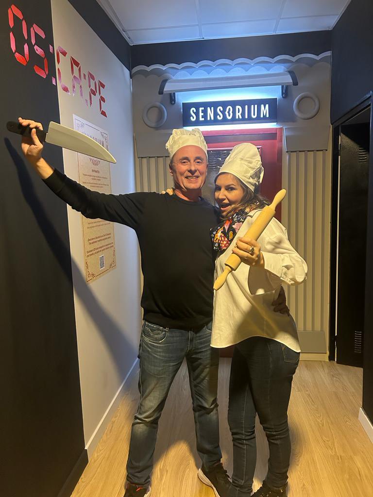 🧑🏼‍🍳🔪¡Más valientes cocineros que se han atrevido a probar nuestro nuevo juego! 

🕶️ “Sensorium Culinary Escape Room” es el primer juego del sector con una parte de experiencia gastronómica “a oscuras”. 

📲 ¡Reserva ya! oscape.es

#escaperoom #huesca #saladeescape