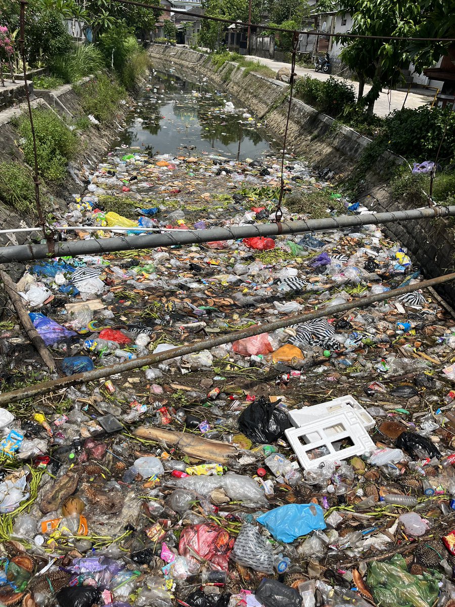 Global Alert - Trash tweet media