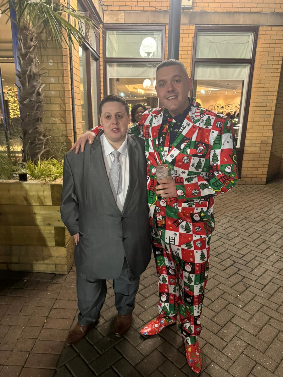 jasonl1989's tweet photo. Went to a ball had to rep  dont worry i had the summer reign underneath always repping the swag 2 months in 3 stone down @Syndicate @SyndicateOG #thebariatricball #gastricsleevesurgery https://t.co/pvhlPIlc5I