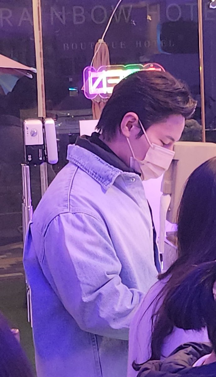 팬들 맛난 거 사주는 
최고의 뮤지컬 배우 실존!
사장님 오피셜- 
🤍❤️‍🔥"이런 배우는 없었다!!!"❤️‍🔥🤍