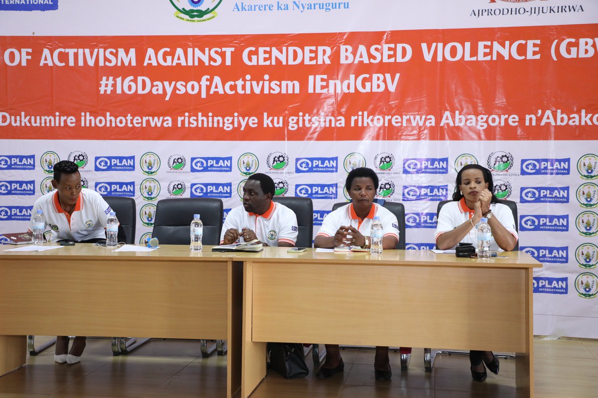 NyaruguruDistr's tweet photo. Today, the Mayor of @NyaruguruDistr Dr.Murwanashyaka  Emmanuel  together with @PlanRwanda ,@Ajeprofho @ProfemmesTH  @MajNyaruguru ,@RwandaWomen ,@striverforinclusion have joined  Munini sector  community   at the conclusion of 16 days  of activism against gender based violence https://t.co/ECeQaQfOhd