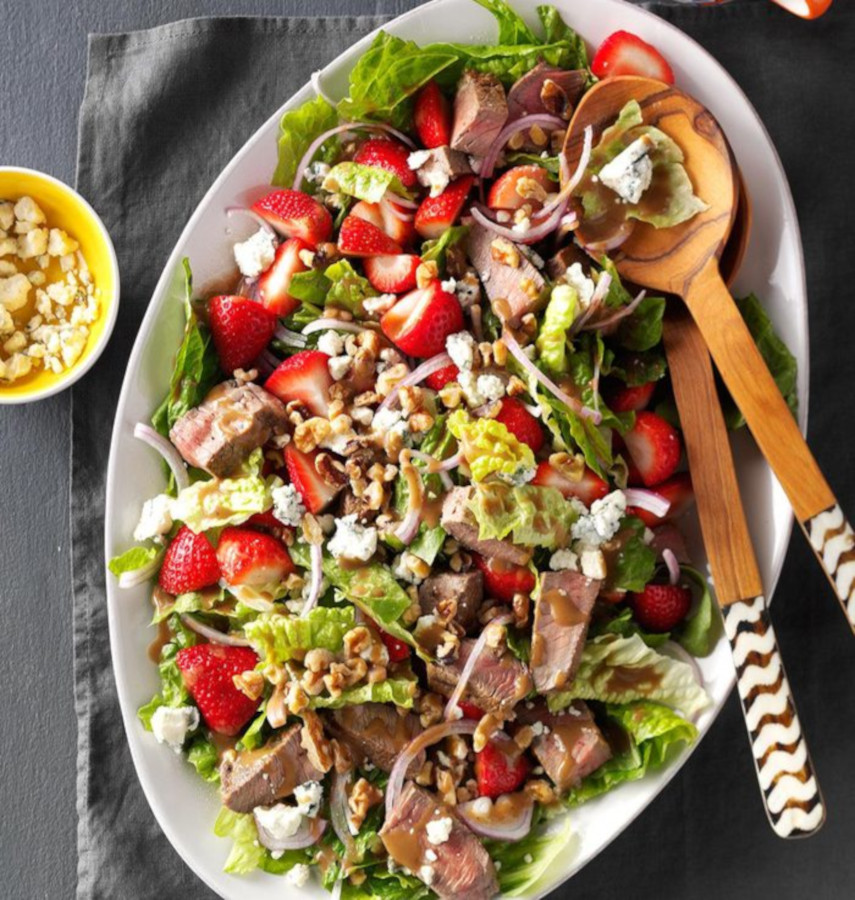 Strawberry-Blue Cheese Steak Salad!
recipe @ tasteofhome.com/recipes/strawb…
