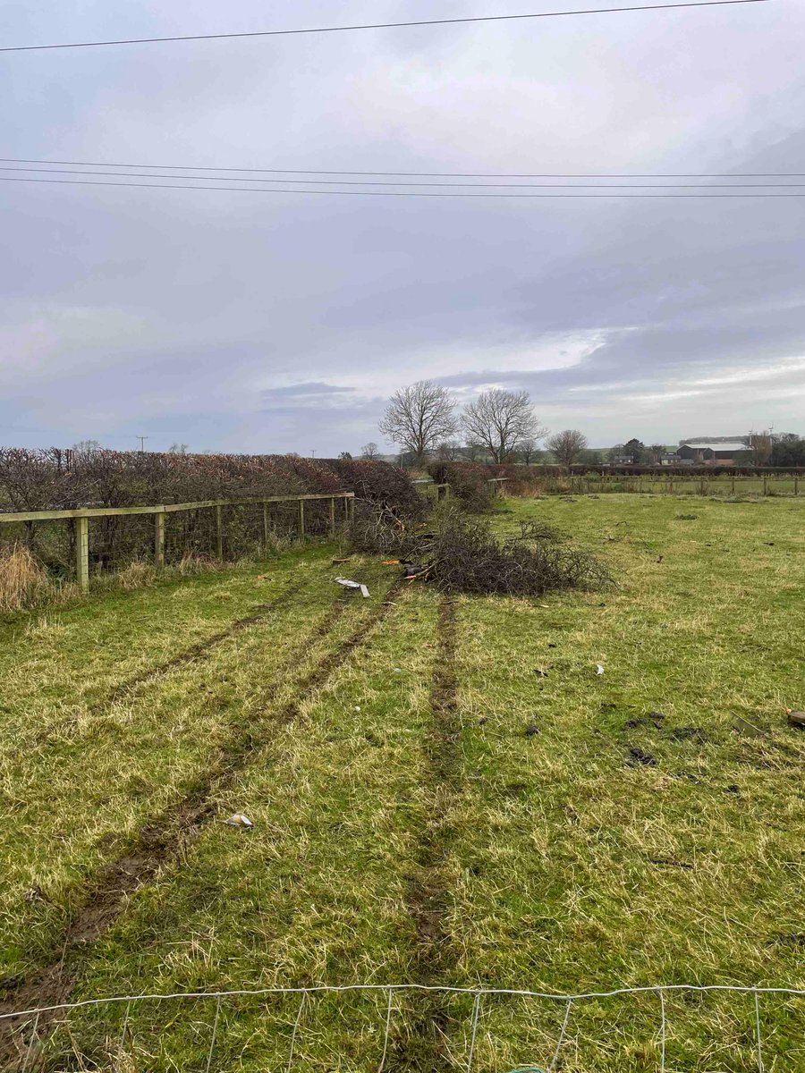 Humberbeat_ERYN's tweet image. This is a fine example of what excess speed and due care causes. On this occasion no one was hurt, but things could have been very different. Please drive to the conditions. One driver reported for offences. #knowyourlimits #speedkills #driffield