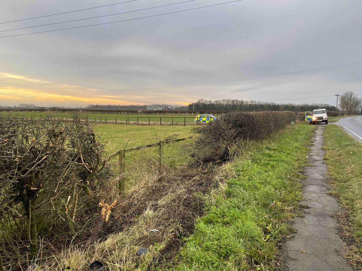 Humberbeat_ERYN's tweet image. This is a fine example of what excess speed and due care causes. On this occasion no one was hurt, but things could have been very different. Please drive to the conditions. One driver reported for offences. #knowyourlimits #speedkills #driffield