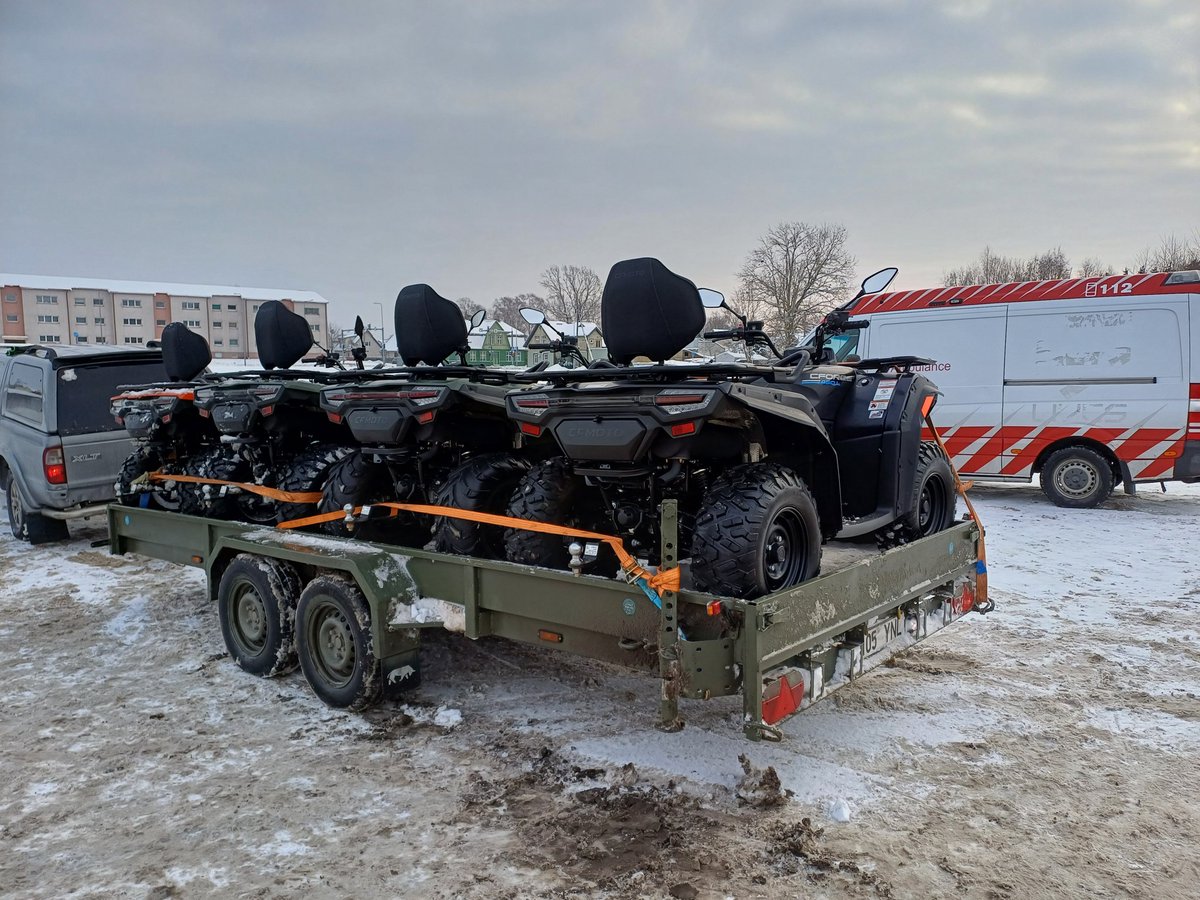 ErkoLaidinen1's tweet photo. Another day, another medics patiently waiting new toys. https://t.co/ulLYTQDSyC