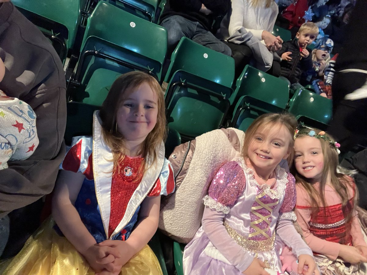 ClaireWilsonxXx's tweet photo. @ArenaNewcastle #disneyonice https://t.co/MM9kykzsWq