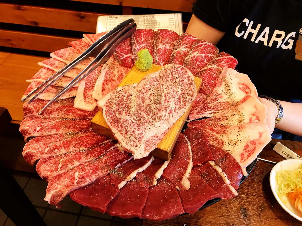 NZgC7qVXBID38Ie's tweet photo. 吃吃喝喝的一天开心！
傻逼缩衣节食贡我吃大餐:女神万岁🧎🏻‍♂️
女神吃饱喝足喷你一嘴屎:你妈死啦🖕🏻
#ATM奴 #榨金  #女s #女性崇拜 #金钱压榨 #账单奴 #报销奴  #贡奴 #贡畜 #无脑贡 https://t.co/yXqGali4N5