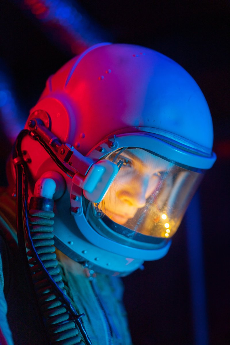 notionwise23's tweet image. Think of yourself as an astronaut 🧑🚀 orbiting your own life, observing from a distance.
Assessing your current position, both in personal 🏠 and professional 🏢 orbits, is crucial.
It's like conducting a life audit – an assessment of where you are versus where you want to be.…