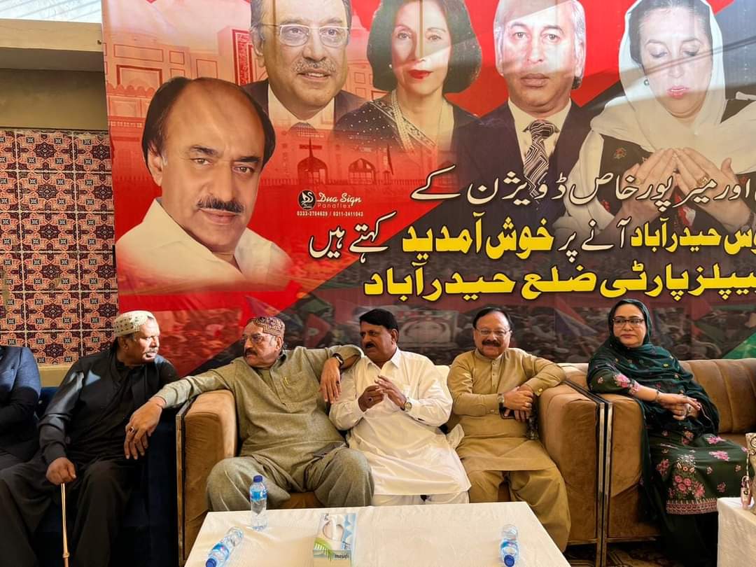 ARaufGhoriPPP's tweet photo. پاکستان پیپلز پارٹی سٹی کے سینئر نائب صدر  کی حیثیت سے پاکستان پیپلزپارٹی حیدرآباد اور میرپورخاص ڈویژن کے پارٹی کنونشن 27 دسمبر شہید محترم بینظیر بھٹو کی برسی کے حوالے سے تقریب میں شرکت کی۔  

 اس موقع پر پارٹی کے  پی پی سندھ کے صدر نثارکھوڑو سینیئر رہنما سابق وزیر اعلیٰ سندھ سید @MuradAliShahPPP  پارٹی کے سینیئر رہنما پی پی میرپورخاص کے ضلعی صدر  میرمنور خان تالپر، @sharjeelinam @razarabbanikhar میئر نوابشاہ @MayorQazi56029 رشید بھٹی، ٹاؤن سید خادم علی شاہ چیئرمین @shazil_s2 سید شازیل شاہ، یوسی چیئرمین حنیف میمن، عبدالجبار غوری، رزاق ہاشمانی، ممتاز جھنڈیر اور دیگر  عہدیداران بھی موجود تھے۔

#BilawalBhuttoZardari #AbdulRaufGhori #MayorMirpurkhas #MirpurkhasWorks #MediaCellPPP #PPPDigital #PPPDigitalSindh
