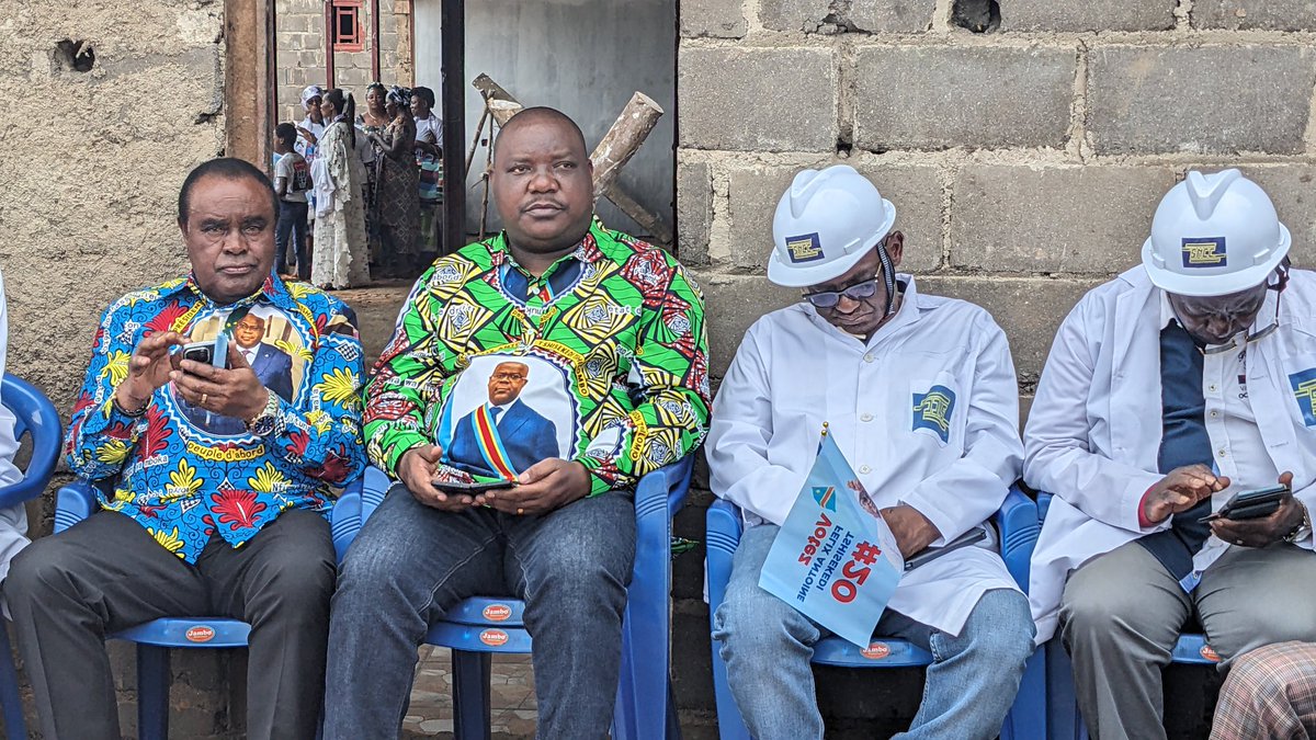 JosephM70510995's tweet photo. Au port SNCC à Bukavu, ce dimanche 10 décembre, @ClaudeNyamugabo PN avec son parti #FPCN se range en première ligne. Le Président #Félix Tshisekedi remettra 4 navires neufs à la Société Nationale du Chemin de Fer (SNCC), pour faciliter le trafic entre Goma, Bukavu et Kalehe https://t.co/nhDwKoYyLG