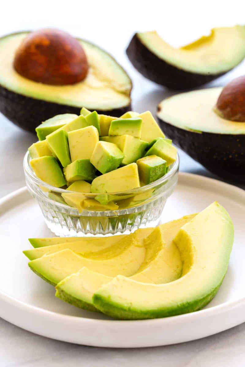 It's true, avocados are calorie-dense!One medium avocado packs:
✅ 20g of good fats for heart health
✅ 14g of fiber for gut health and fullness
✅ Vitamins C, E, K, and B6 for immunity and overall well-being ️
#AvocadoLove #HealthyFats #FiberPower #NutrientDense #EatSmart