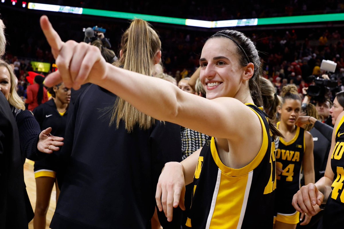 globesportsx's tweet image. Caitlin Clark could be #1 pick in #WNBA draft, but may stay at Iowa. Fever have best odds for lottery. #WNBADraftLottery