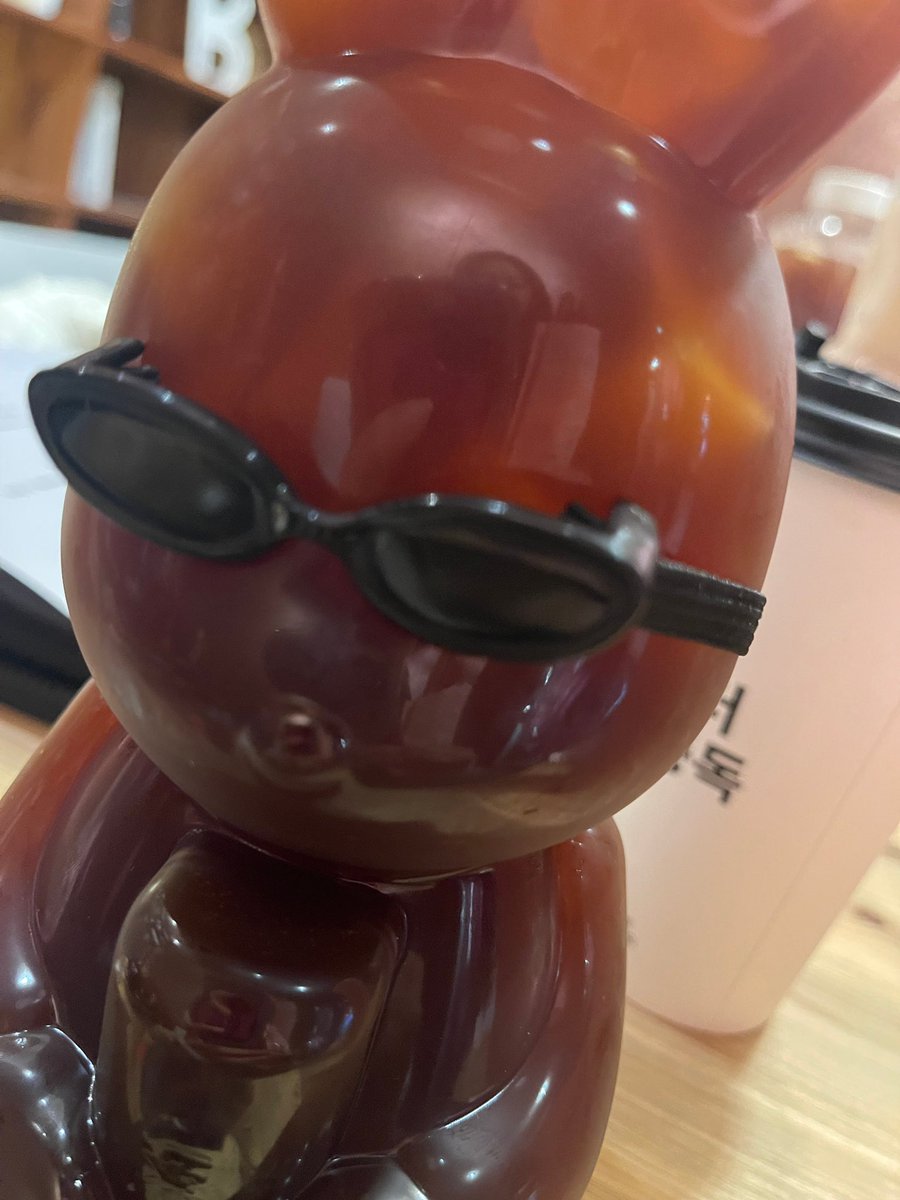 #YEL b.stage update:

M1-KEY~~ A few days ago I drank coffee in a really cute rabbit tumbler!! The rabbit was also wearing sunglasses😎 It was so delicious, especially since it came in a cute tumblerㅎㅎ😉🖤 We'll have to have coffee here again next time!!!☕️🤭❤️

#H1KEY #하이키
