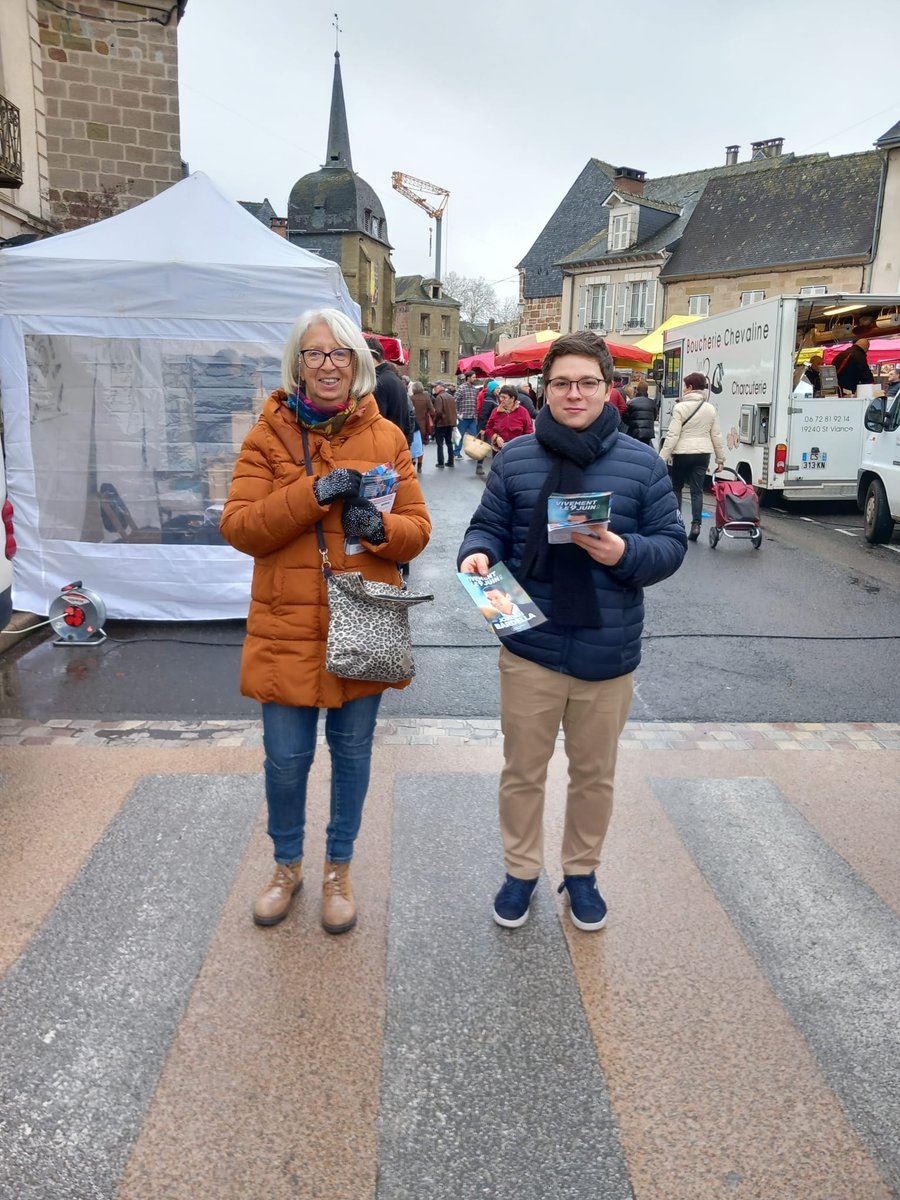 RN_Correze's tweet photo. Les militants du @RNational_off étaient présents ce matin sur le marché d'#Objat 🧺🇨🇵.
Les  #Europeennes2024 arrivent à grands pas, et le @RN_Correze sera derrière @J_Bardella jusqu'au #9juin
#VivementLe9Juin https://t.co/VBEP8Z3VRC