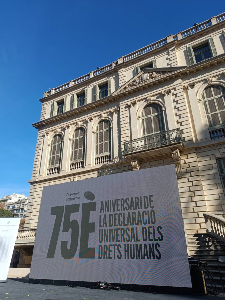 Avui a l'acte oficial #10D #DiadelsDretsHumans escoltem una companya afganesa refugiada al nostre país. Seguim reivindicant l'instrument fins ara més potent i universal per poder avançar en drets, i demanant més recursos per protegir tants defensors dels drets humans en perill.