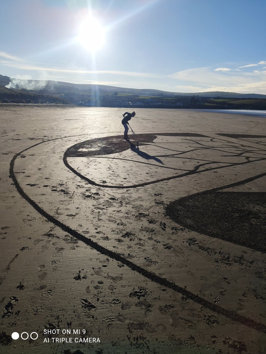 Great short break in @newportpembs @VisitPembs last week first time seen sand art being created.  The stunning Newport beach on a clear winters day made the perfect canvas.