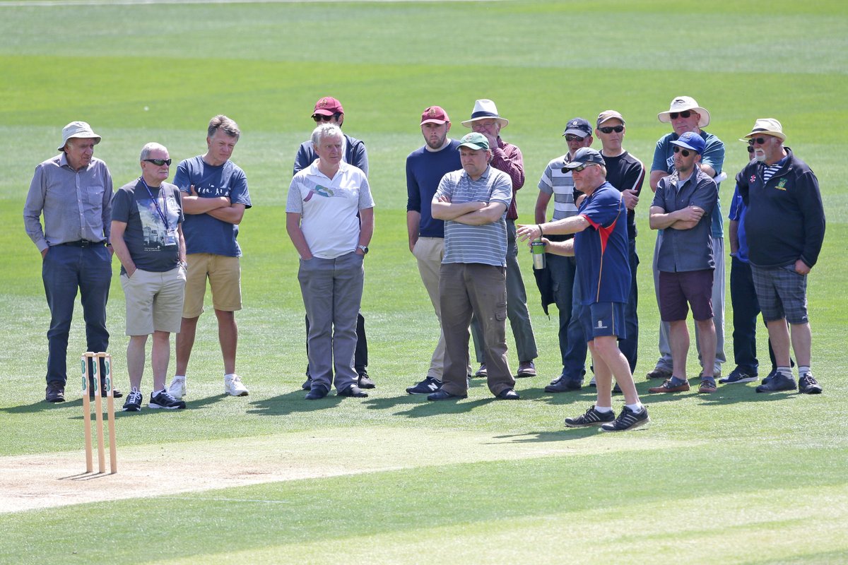 EssexCricket's tweet photo. 🤝 A huge thank you must go to Stuart Kerrison and the rest of the Essex ground staff who work tirelessly all year round to produce high-quality wickets week-on-week.

🦅 #FlyLikeAnEagle https://t.co/T0UuI9kIgL