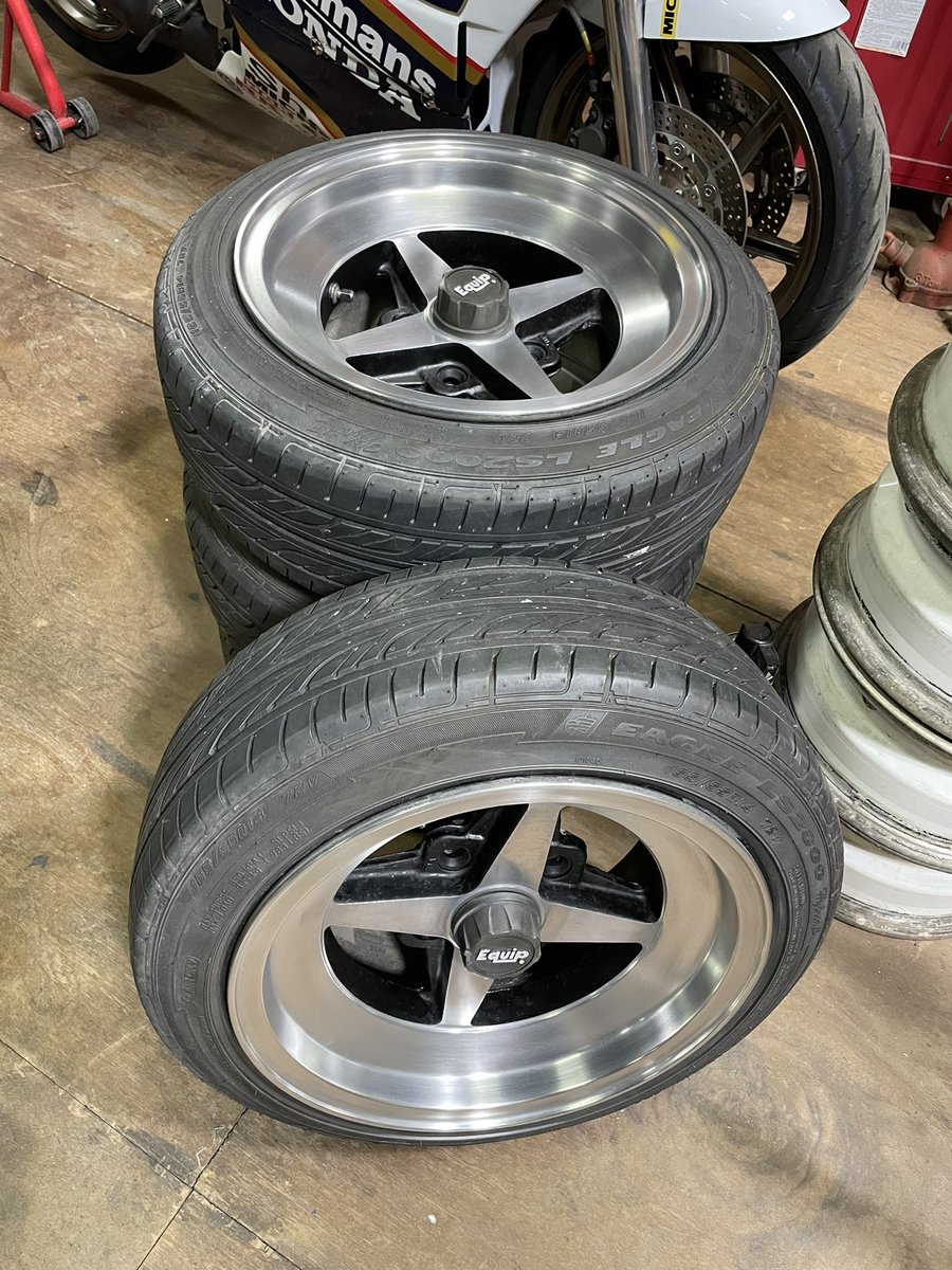 ok700's tweet photo. 親友からプレゼントしてもらった🎁ワークのエキップ当時モノ。グサグサにサビてましたが、本日3本目まで磨きました^ ^
新品並み！（笑）もっと！もっと！引っ張って履きたいからシバタイヤさん！　もっと細い14インチの扁平作って！#シバタイヤ #なら作ってくれる #バカのキモチ分かるカンパニー https://t.co/8jU5gVpeTt