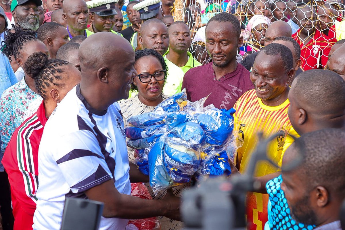 Gavana <a href="/GideonMungaroM/">Gideon M. Mung'aro, OGW</a>  -" Mashindano ya Governor's Cup yalisimama kidogo kwa muda lakini nataka kuwahakikishia vijana wanamichezo wa Kilifi, kuanzia Jumanne au Jumatano hii, tutarudi tena uwanjani. Angalau inatupa wakati mzuri zaidi kama vijana kuendelea kucheza soka...
