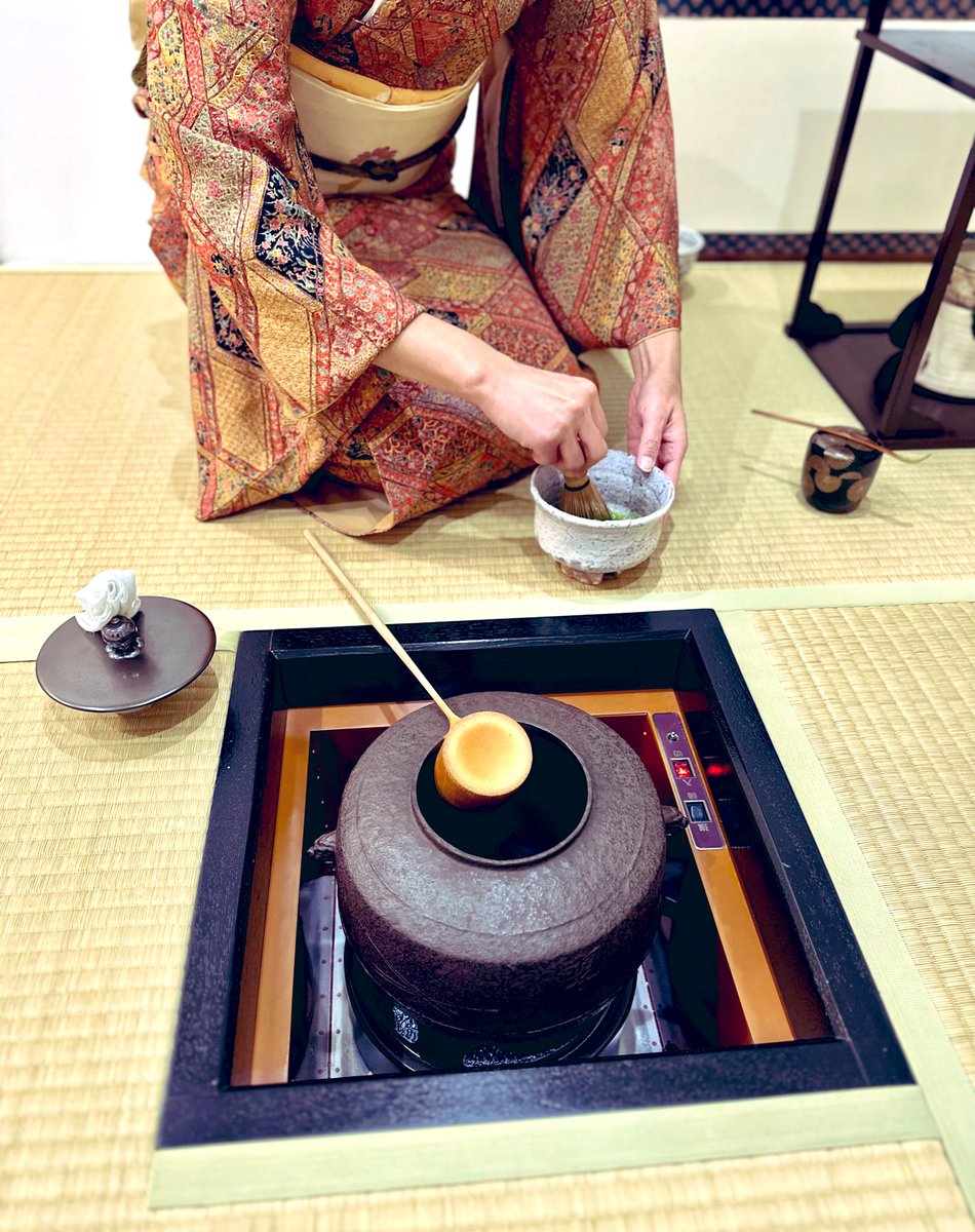 TheaMatins's tweet photo. 💚👘 #teaceremony #tea #teatime #tealover #japan #chado #japanesetea #teasession #matcha https://t.co/SHSD5iOYTm