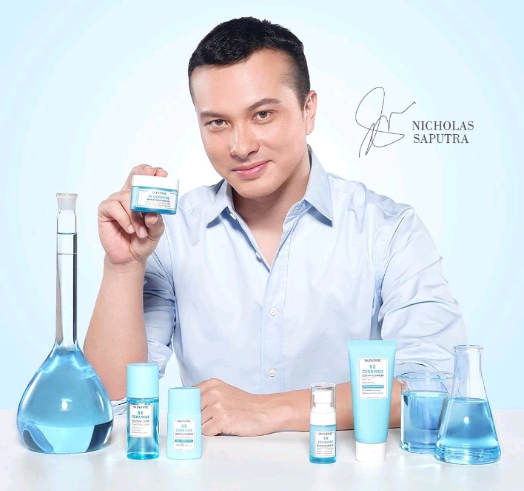 cryoverload's tweet photo. Kulitnya Nicholas kinclong bgt woy tolong aku makin cintaa sama Skintific aku juga udh ngerasain efeknya di muka aku super lembab dan bikin glowing love banget!🤍 #NicholasSkintific https://t.co/wkFZsbl7q1