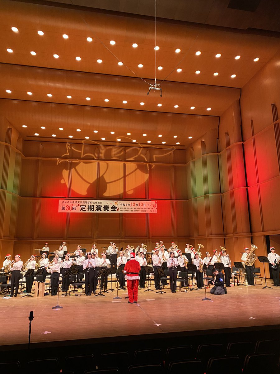 第30回記念定期演奏会にお越しいただいたみなさま、ありがとうございました。体調不良者なく、全部員がステージにのることができました！クラウドファンディングにつきましても、温かいご支援をいただきありがとうございました。