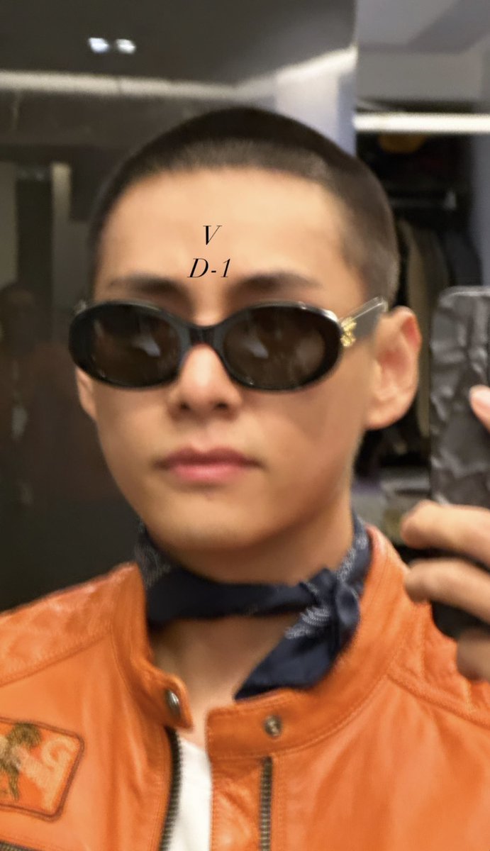 DailylofV's tweet photo. TAEHYUNG😭😭😭 “V D-1” https://t.co/0bTILIrAlt