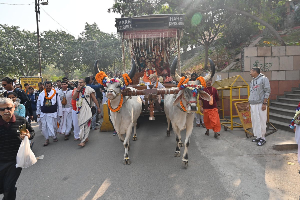 RadharamnDas's tweet photo. Jai Shri Ram 🙏 Our ISKCON padyatra started from Delhi today which will reach Ayodhya on #22Jan2024 covering over 635 Kms in 41 days. Devotees from Russia,Ukraine &amp; many other countries are participating in this padayatra &amp; they will be doing kirtan while walking. @ChampatRaiVHP https://t.co/kbmI712elm