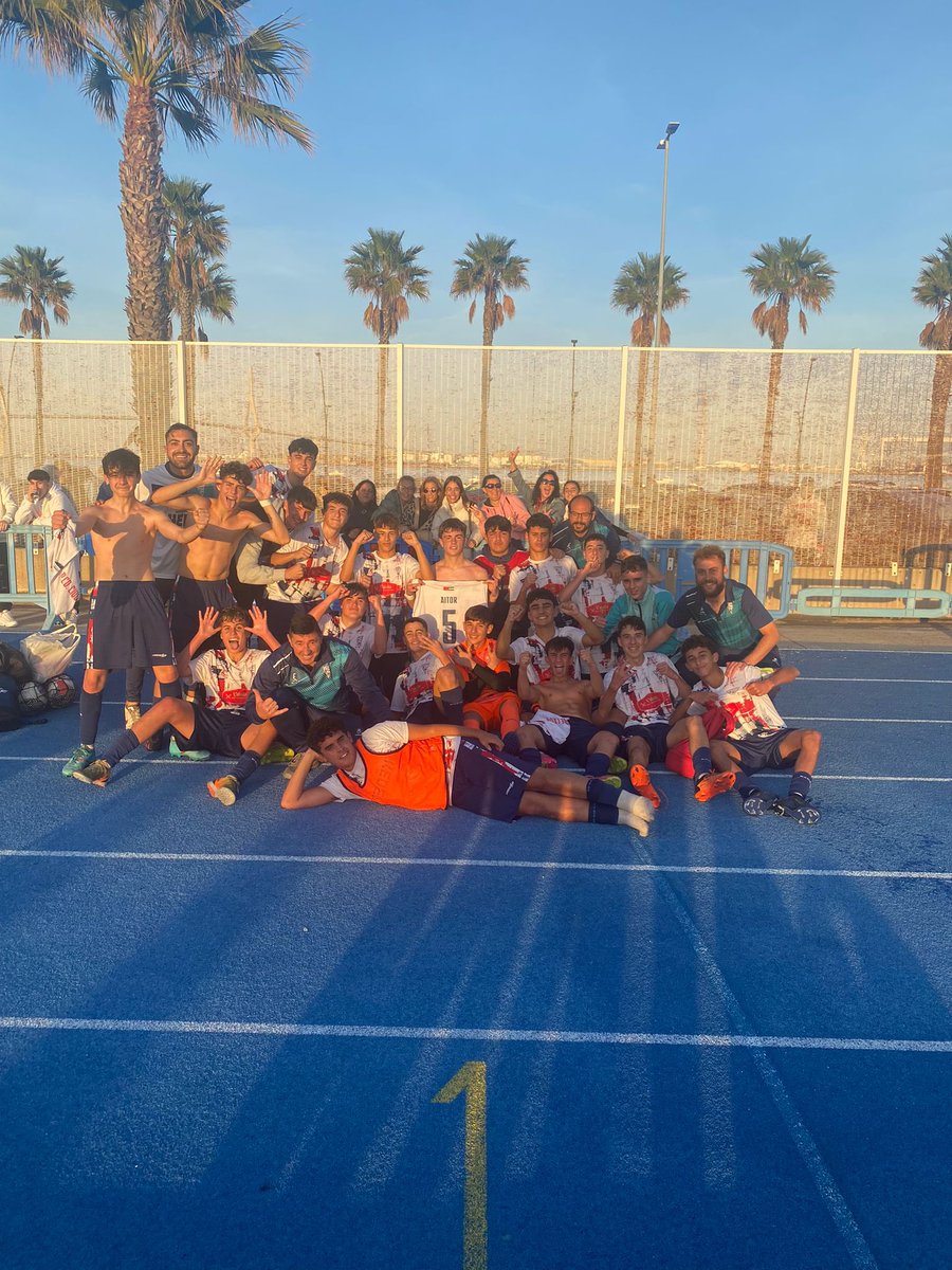 esta familia los tiene muy gordos❤️💙🍍