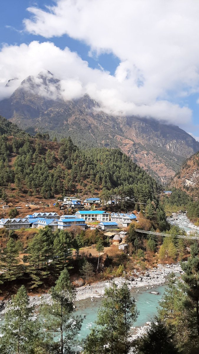 Mukum3's tweet photo. उ माथिको गुम्बा गर दुई कप दूध चिया पिएर आइयो ... गाउँले सत्कार 🤗 #Phakding #EBC https://t.co/U0iPfu47gI