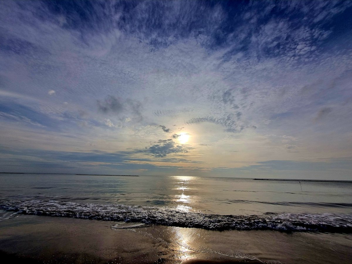 ทะเลตอนช่วงเวลาแบบนี้ ให้ความรู้สึกยังไงกันบ้างคะ ไหนลองแชร์ความรู้สึกกันหน่อยเด็กๆ