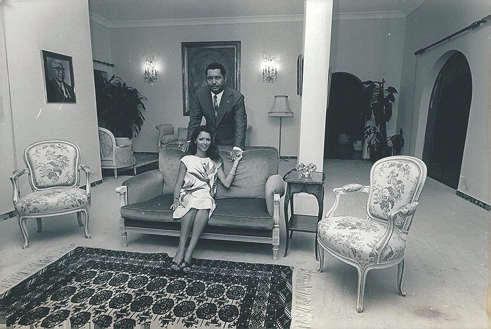 Haïti 🇭🇹 chérie ❤️ En 1986, les « petits révolutionnaires » ont doté notre Pays d’une nouvelle Constitution. Ils ont promis au peuple haïtien la démocratie et une vie meilleure. 37 ans après... Ils ont non seulement menti mais ils ont échoué 🤡 😨
Bon weekend 🌹
📸 1980-Desprez,