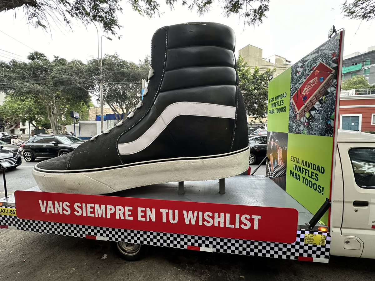 packaging_nerd's tweet image. Love this advertising. Simple. If you have a great product show it off. #advertising #productplacement @vans #shoes