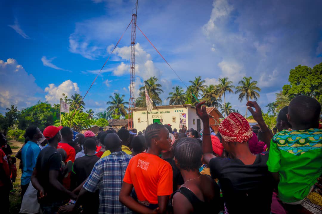 ckiatazitambo's tweet photo. #DIZI #TSHELA #BASFLEUVE #KONGOCENTRAL #CAMPAGNERDC 
#VOTEZ108DÉPUTÉENATIONALE #VOTEZ20PRÉSIDENCE #CAMPAGNEFATSHIBETON #RDCongo 🇨🇩🇨🇩 https://t.co/Iy3CHhryNH