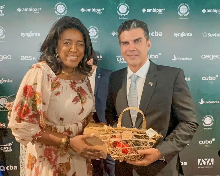 helderbarbalho's tweet photo. Hoje, tive a oportunidade de falar sobre as estratégias ambientais implementadas no Estado do Pará, com ações que pretendem mitigar a questão da crise climática e atingir os Objetivos de Desenvolvimento Sustentável (ODS) da Agenda 2030 da ONU, no painel “Transição no Sul Global: Construindo uma Economia Net Zero”, realizado pela @PactoGlobalBR e que contou com a presença da Presidenta do Conselho do Pacto Global da @ONUBrasil, Rachel Maia. A programação exclusiva, paralela ao evento da #COP28, trouxe as principais iniciativas de produção sustentável promovidas no Brasil.

@GuajajaraSonia 
@CarloLink