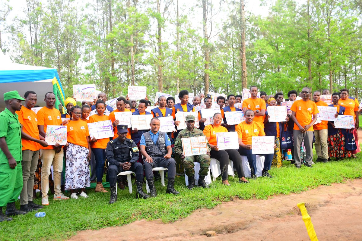 rwamrec's tweet photo. Yesterday, RWAMREC, in partnership with @careinrwanda, took a stand against #ViolenceAgainstWomen and girls in the @NyagatareDistr. Through the #baho project, community activists were empowered with a toolkit to help them mobilise their communities to fight #genderbasedviolence. https://t.co/pANt88Zfye