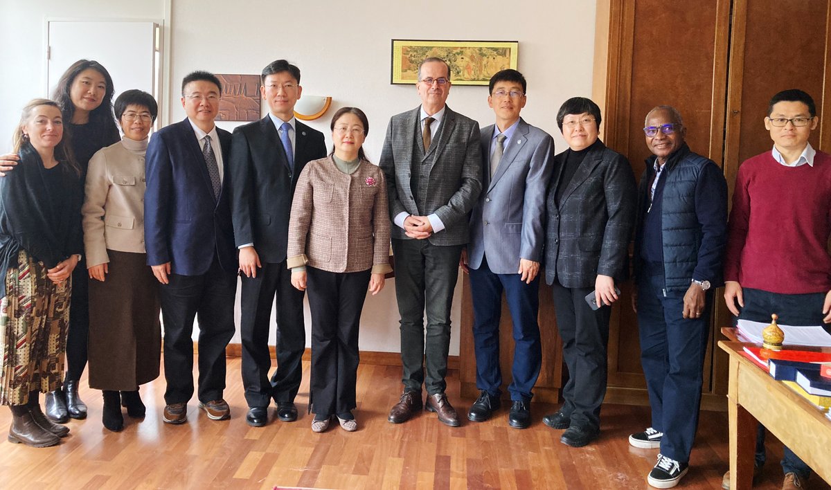 🇨🇳 Mercredi 6 décembre, une délégation de l'université de #Shanhaï a rendu visite à l'UT3 pour une journée de travail sur la mise en place d'un accord #MoU en #medecine, #pharmacie et #odontologie 🤝 #relationsinternationales #Chine