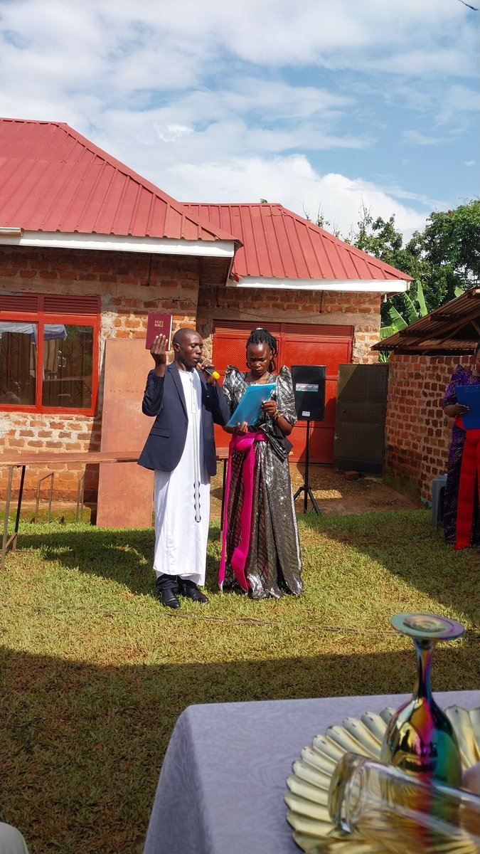 Ssazabusiro's tweet photo. Omwami w'omuluka Mut. V Buddo n'omumyuka we batuuziddwa era nebalayira
@BugandaOfficial 
@JosephKawuki_ https://t.co/ps8aujT9hJ