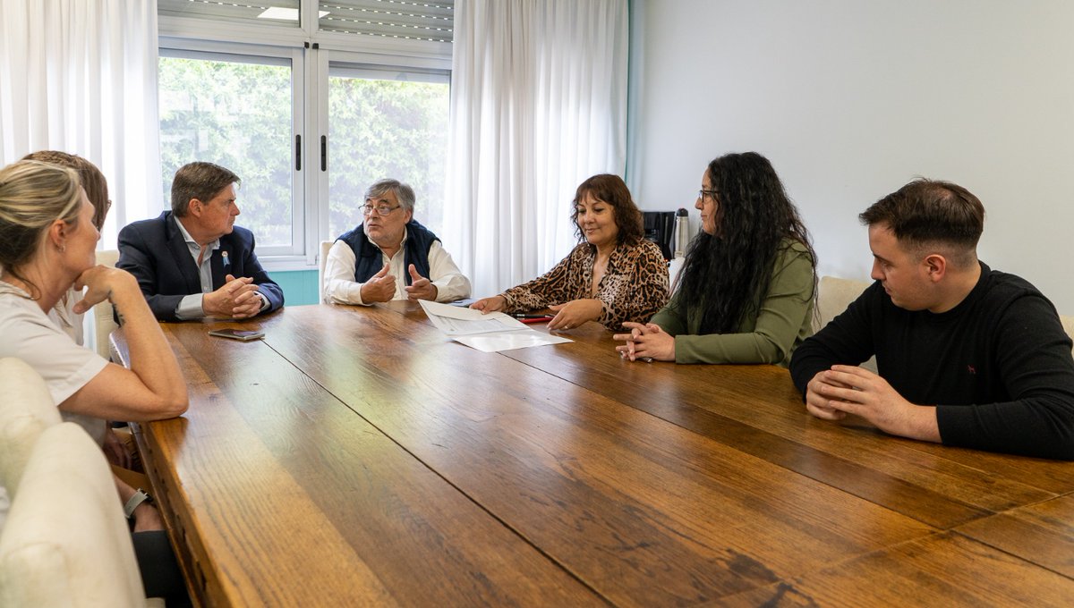 gargaglioneok's tweet photo. Firmamos convenio entre el Municipio y la Universidad Nacional del Centro(UNICEN) con la presencia del Decano de la Facultad de Ciencias de la Salud, Dr.Héctor Trebucq; la Vicedecana Lic.Bettina Bernardelli, para la implementación de la Licenciatura en Enfermería en San Cayetano. https://t.co/MfvZBnbavI
