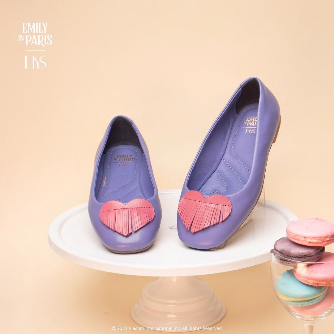 Discover the romance of Paris with our newly launched Normandy Lavender flats! 💜✨

#emilyinparisfashion #emilyinparis #fashionstyle #footwear #fashionfootwear #heelyoursole #paris #parisromantique