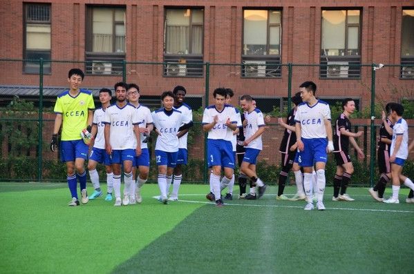 ZJU_China's tweet photo. In the vibrant community of Zhejiang University's campus, #football serves as a universal language that transcends borders and connects students from diverse backgrounds. ⚽❤🤝https://t.co/bUbtmQuBLd
#ActiveZJU #ZJUclubs https://t.co/OhOMAR8I5o