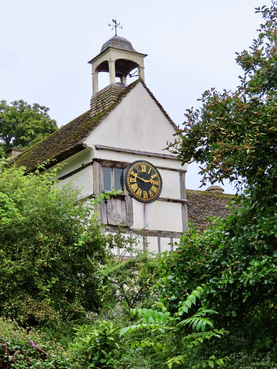 📍Stable Clock at Lacock Abbey, Wiltshire. #lacock #lacockvillage #clock #stable #village #wiltshire #countryside #nationaltrust #england #visitengland #englishheritage #history #uk #travelphotography #photography #photosofbritain #lovegreatbritain #beautifuldestinations