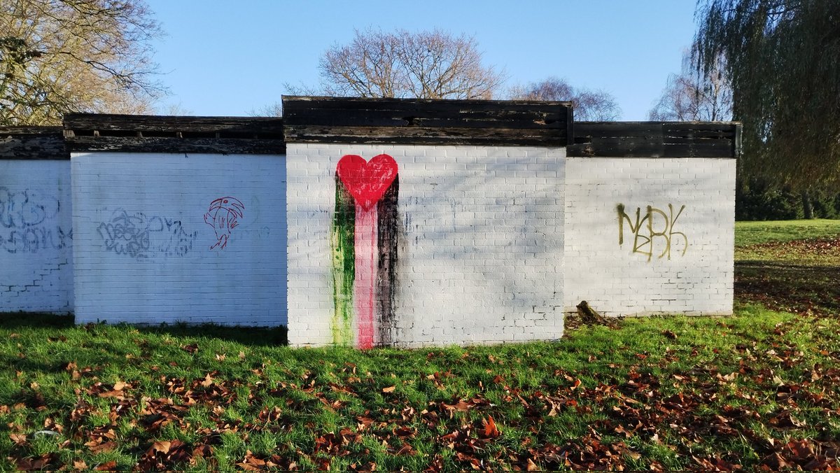 EntOptika's tweet photo. Heart of Palestine, Crystal Palace Park. #graffiti #art #heart #palestine #crystalpalace https://t.co/3COAMc9G1z