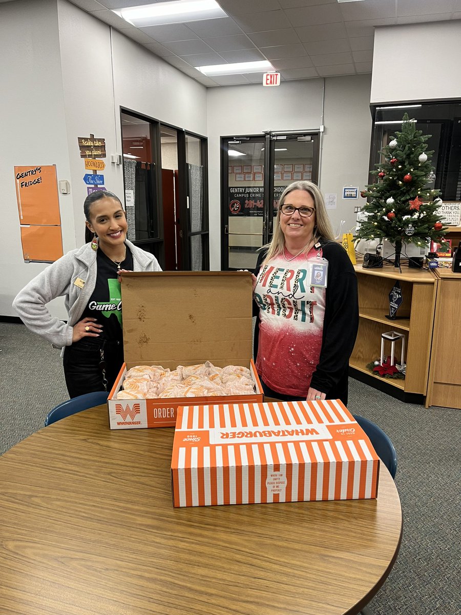 iLife_ShellFCU's tweet image. So excited to be apart of Gentry’s 12 days of Christmas! Breakfast on us today!✨🎄 
#iLife #ShellFederalCreditUnion