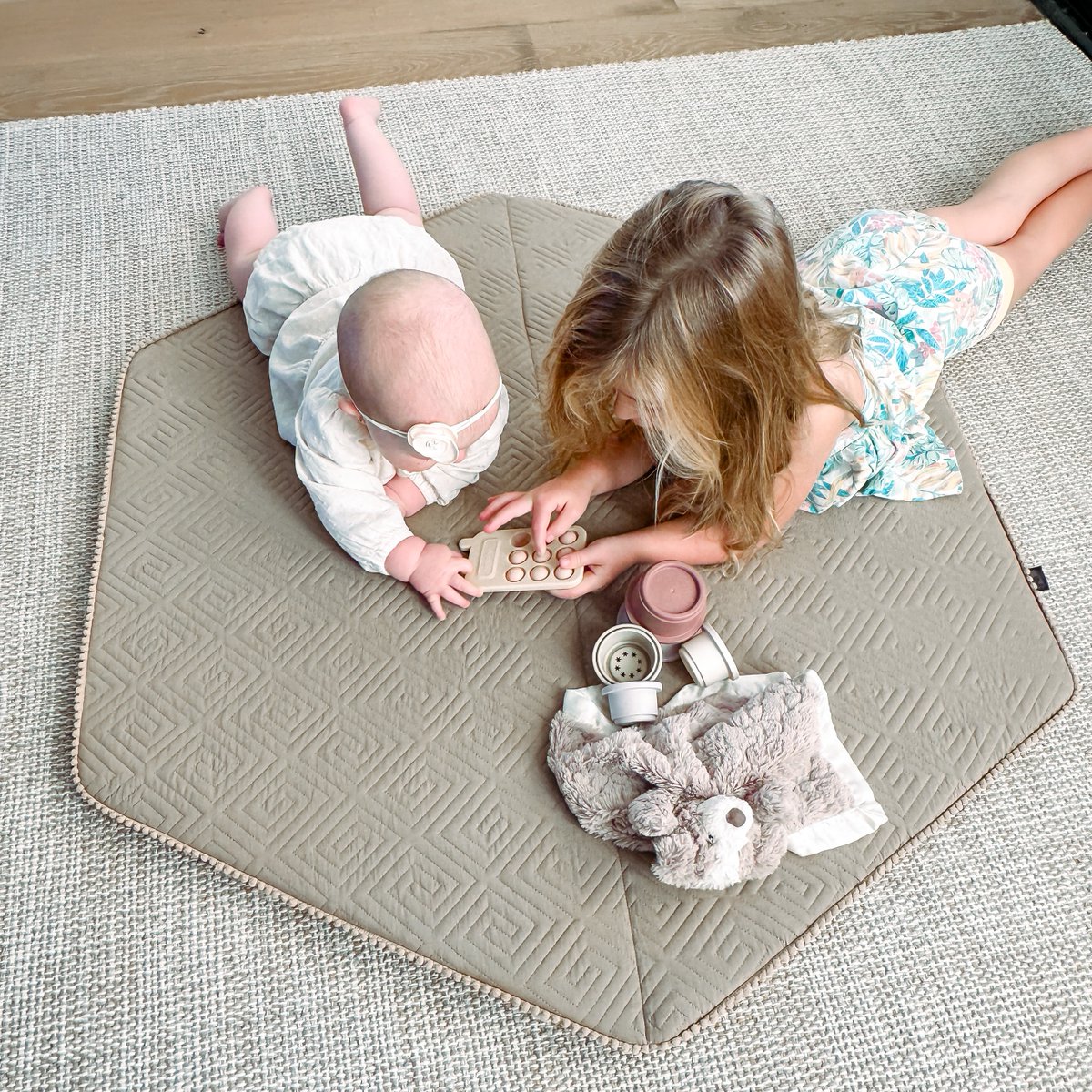 🎁 On the 8th day of giving, save 20% on our playmats! Plush, aesthetic, and designed for effortless cleaning - this will be your baby's new favorite spot! 👶

#boppy #boppylove #sharemyboppy #12daysofgiving #boppyplaytime #playmats #babyproducts #toddlerproducts #tummytime