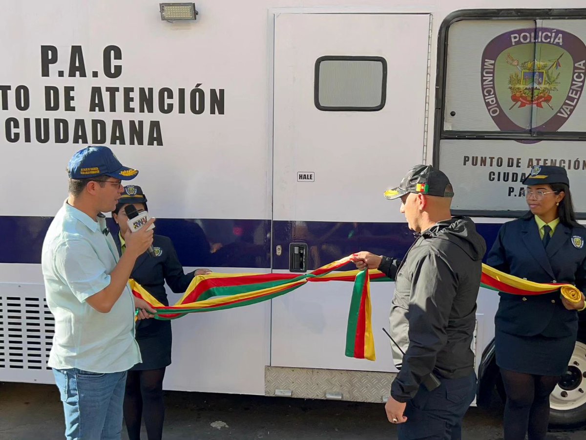 polidevalencia's tweet photo. Con el objetivo de continuar fortaleciendo la institución policial y garantizar seguridad en los espacios del Cementerio Municipal, el alcalde Julio Fuenmayor, inauguró Punto de Atención Ciudadana (PAC), de la Policía Municipal en el Cementerio de Valencia ,"Parque Memorial". https://t.co/O2XJwfJ4Jj