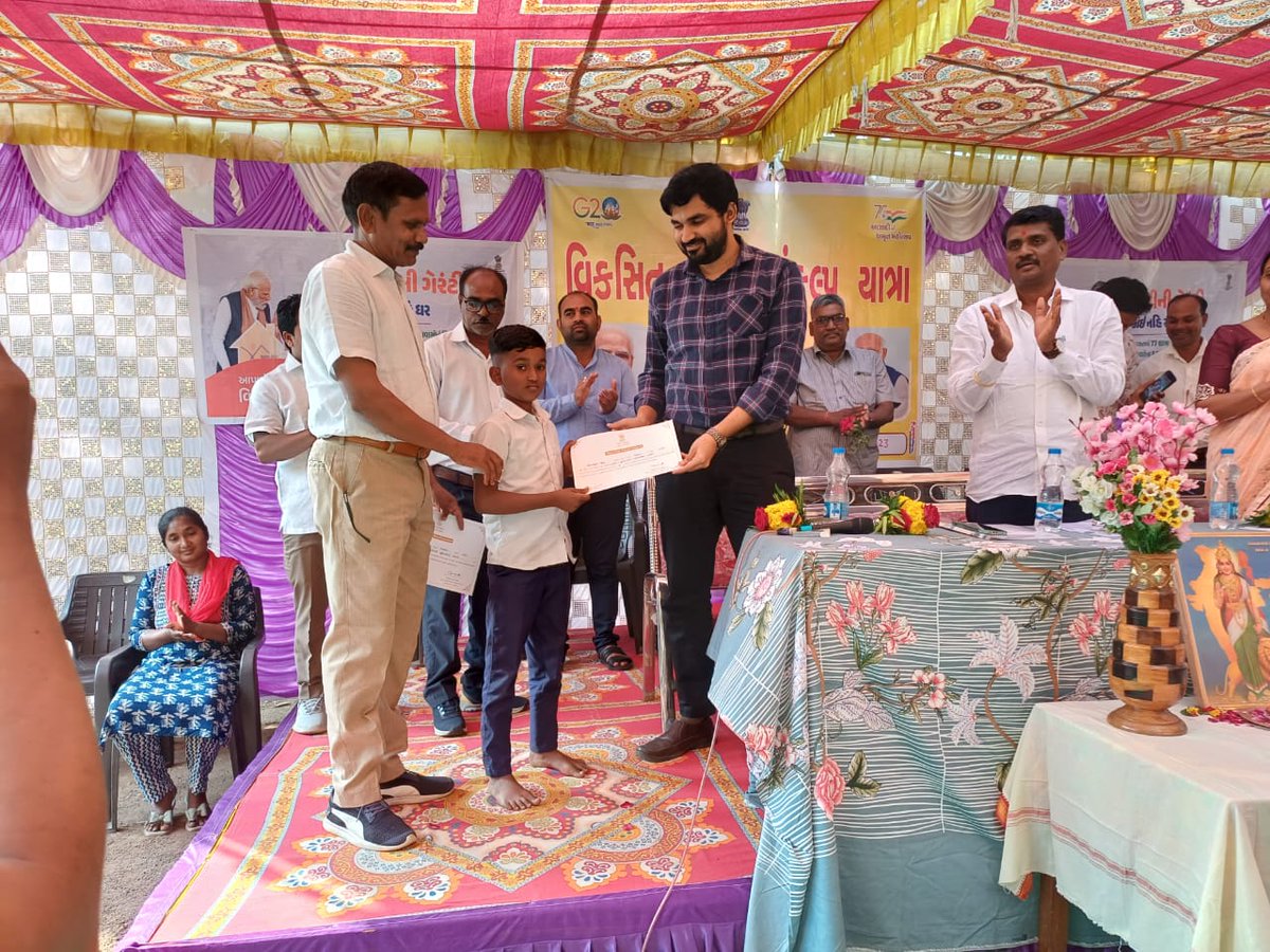 TdoUchhal68636's tweet photo. આજ રોજ ૨ :00 pm ઉચ્છલ તાલુકાના ભિંતબુધ્રક ગામે જીલ્લા પંચાયત પ્ર્મુખ તાપી શ્રી જાલમસિંગભાઇ ની ઉપસ્થિતીમાં ગ્રામજનો દ્વારા વિકસિત  ભારત સંકલ્પ યાત્રાનું ઉષ્માભર્યું સ્વાગત કરાયું
@CMOGuj, @ddo_Tapi @infotapiadi 
@revenuegujarat,@CollectorTapi 
@InfoGujarat
@infotapiadi https://t.co/1AfV3YhFFZ