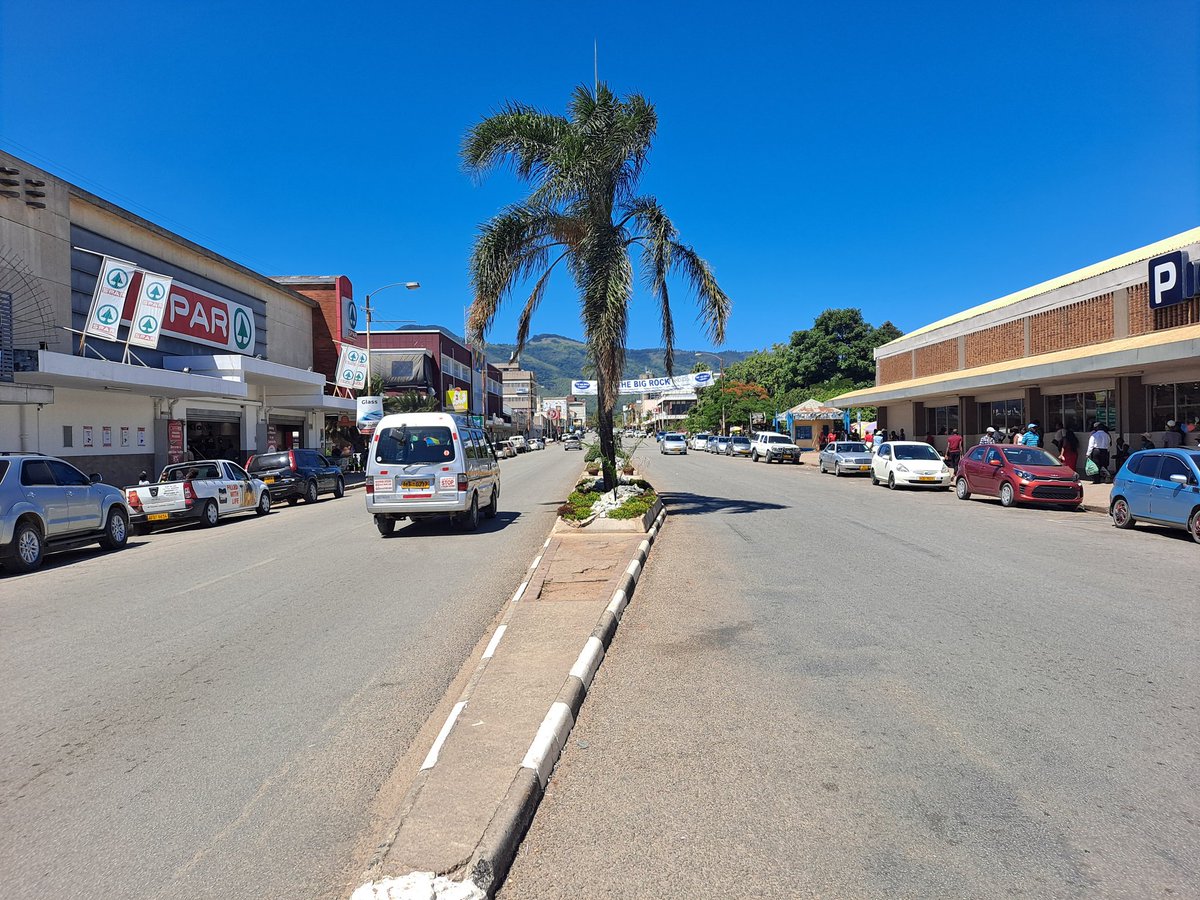 Uripi? #VisitMutare Mutare vs Other Cities The cleanest city in Zimbabwe. Fact or Opinion? Imagine, the below is the main street (busiest street). Photo Credit @mrbrianmhlanga