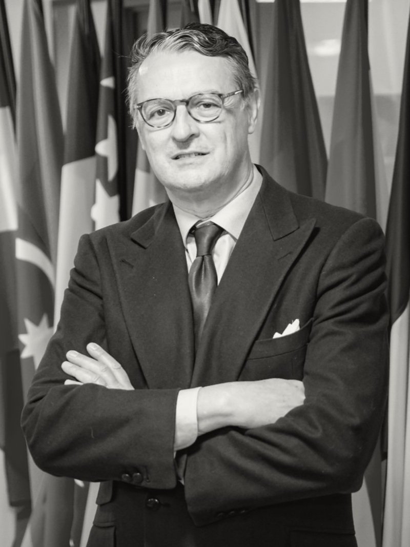 Me acabo de enterar del fallecimiento de Pau Roca, Dtor Gral de <a href="/OIV_int/">OIV</a>
Fue mi jefe durante un corto periodo de tiempo durante su larga etapa como Sec Gral de la <a href="/FEV_Vino/">FEV</a> 
Profesional como la copa de un pino, incansable, y con una calidad humana sobresaliente Conmocionada. DEP